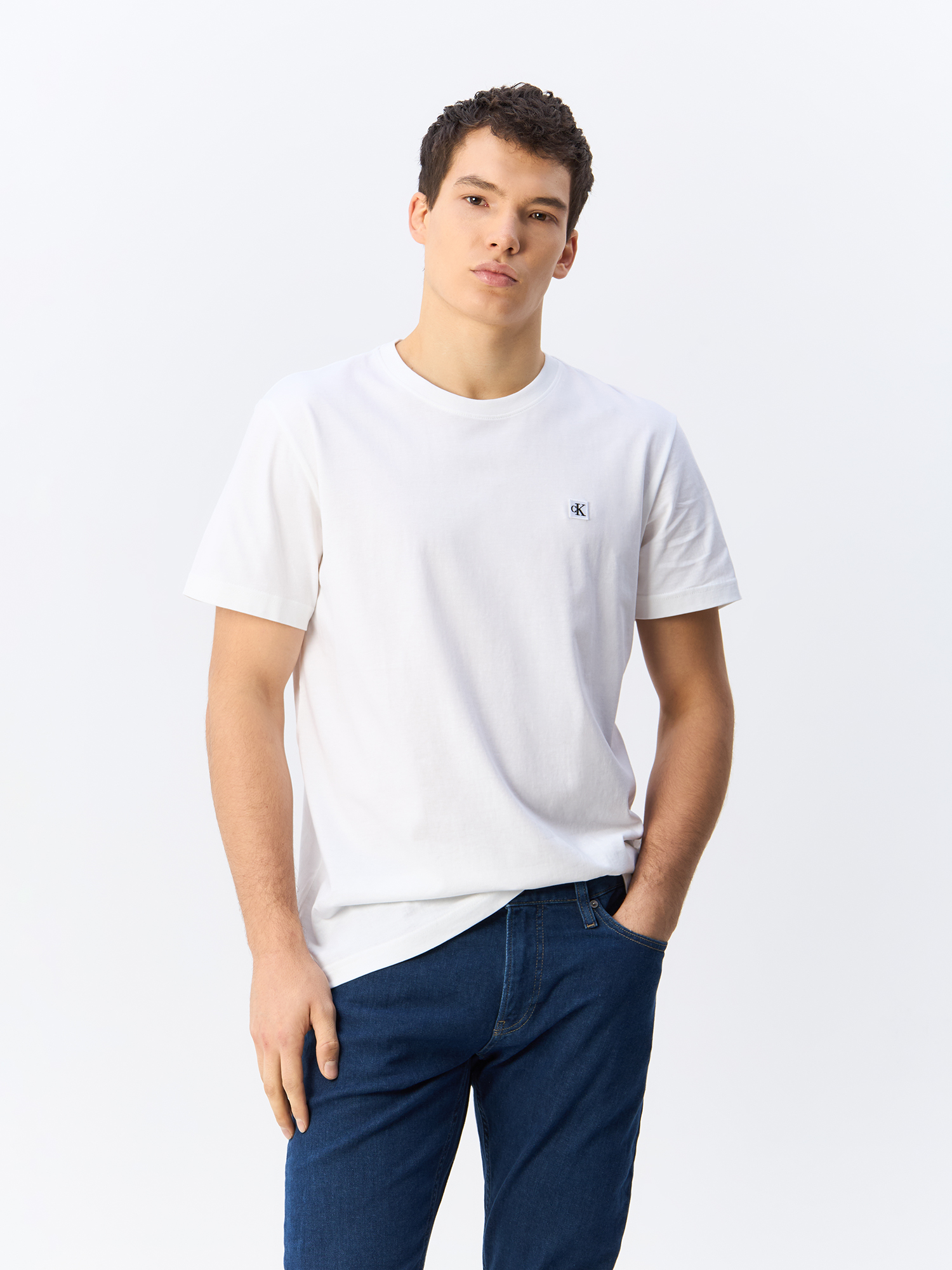 

Футболка мужская Calvin Klein Jeans J30J325268 белая L, Белый, J30J325268