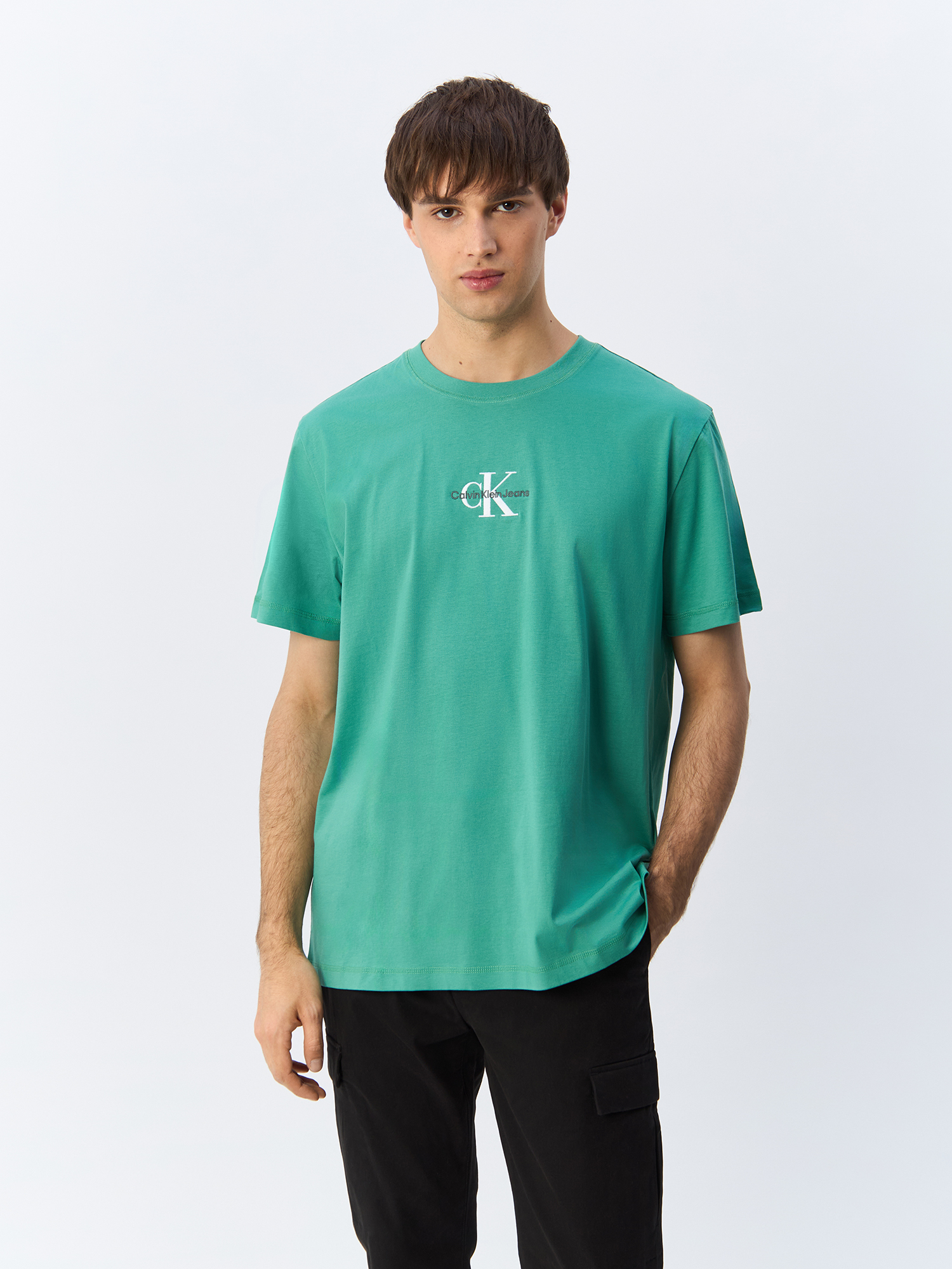 

Футболка мужская Calvin Klein Jeans J30J325649 зеленая L, Зеленый, J30J325649