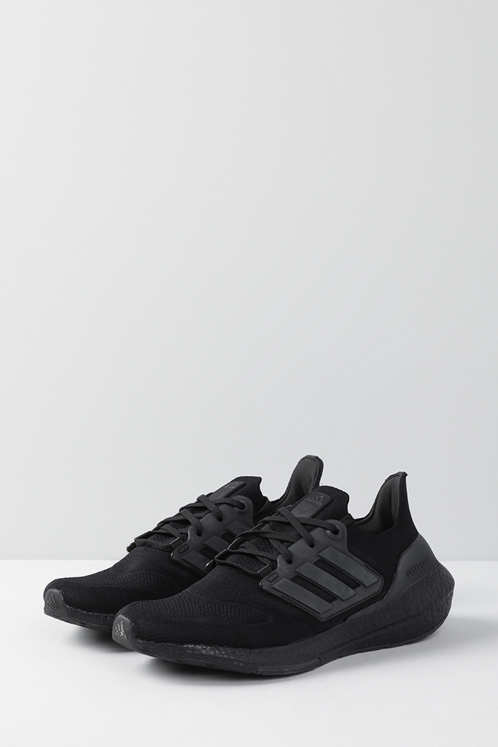 

Кроссовки мужские Adidas GZ0127 черные 8 UK, Черный, GZ0127