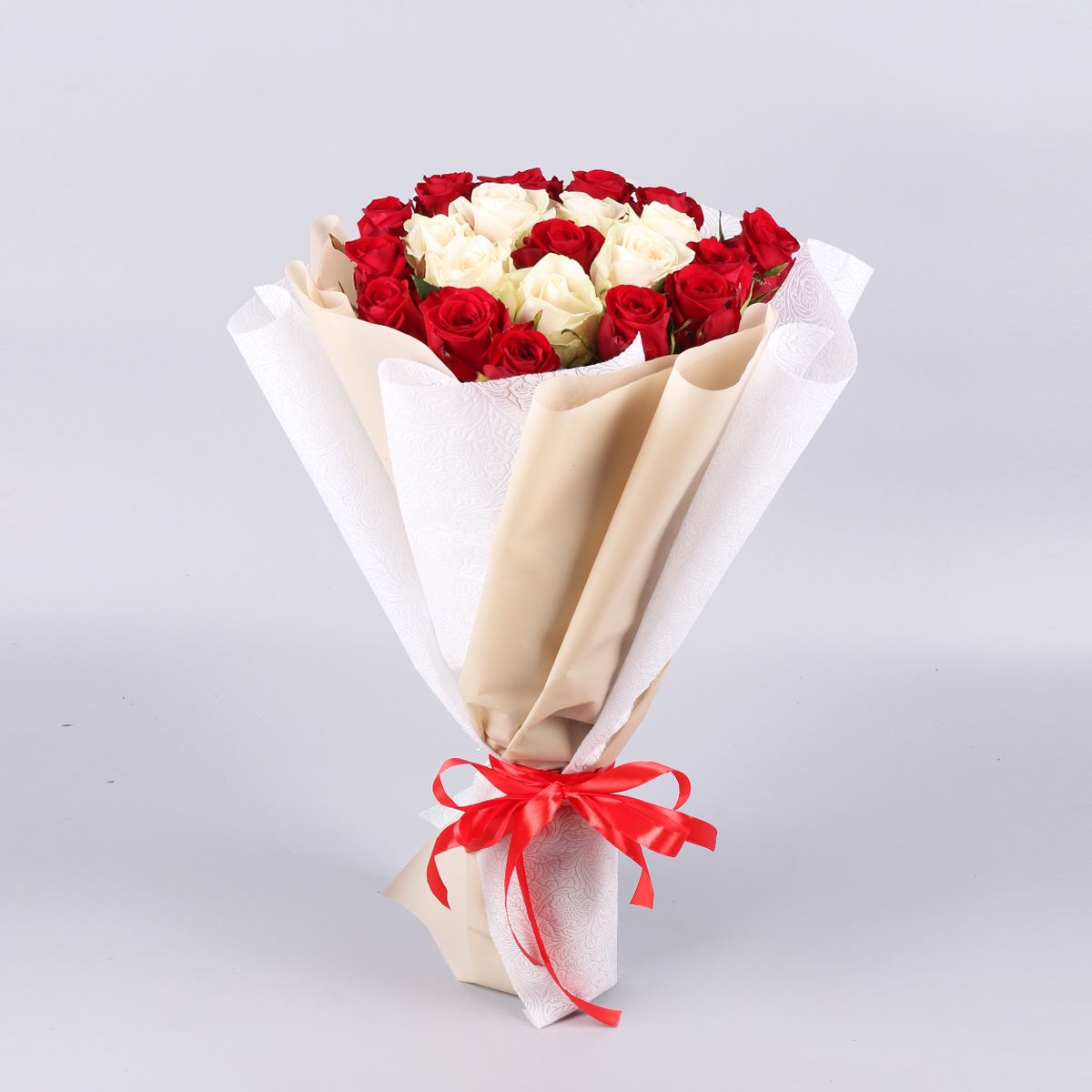 

Букет 21 роза Цветочный Ряд, Вишенка на торте, белый, красный