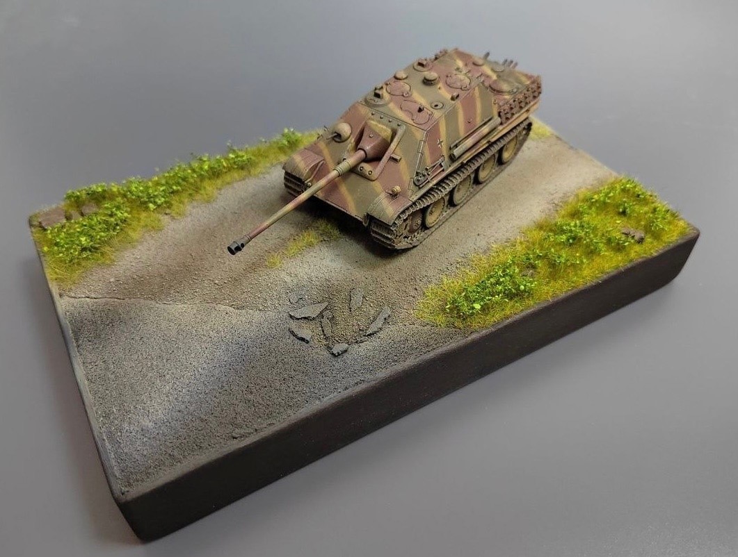 

HM01043 Под минометным огнем 2012см, масштаб 1/72