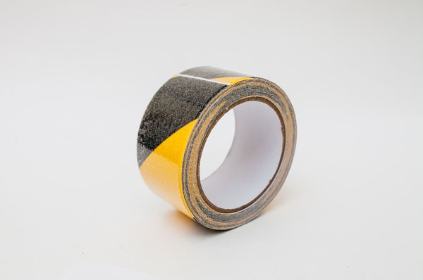Противоскользящая клейкая лента АС APV80 50мм*5м*1мм черно/желтая эмаль глянцевая decotech пф 115 желтая 0 9кг