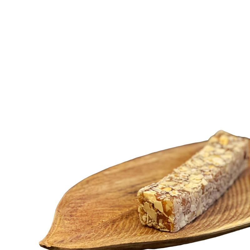 

Лукум с миндалем и начинкой из винограда, обсыпан фундуком