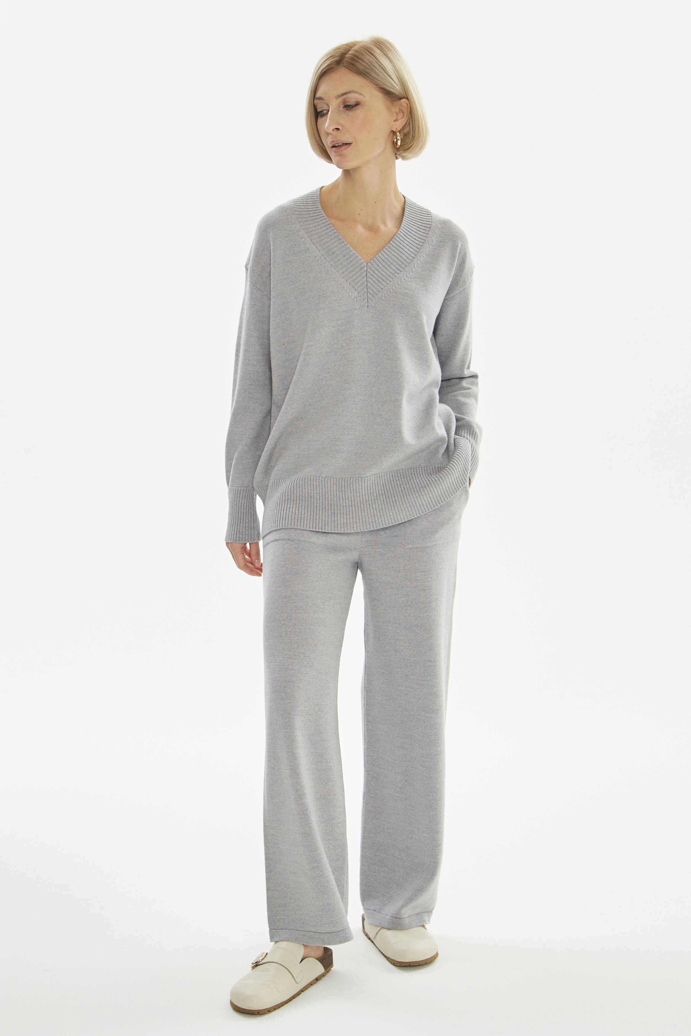 

Костюм женский BonnyWool BW00222-1 серый M/L, BW00222-1