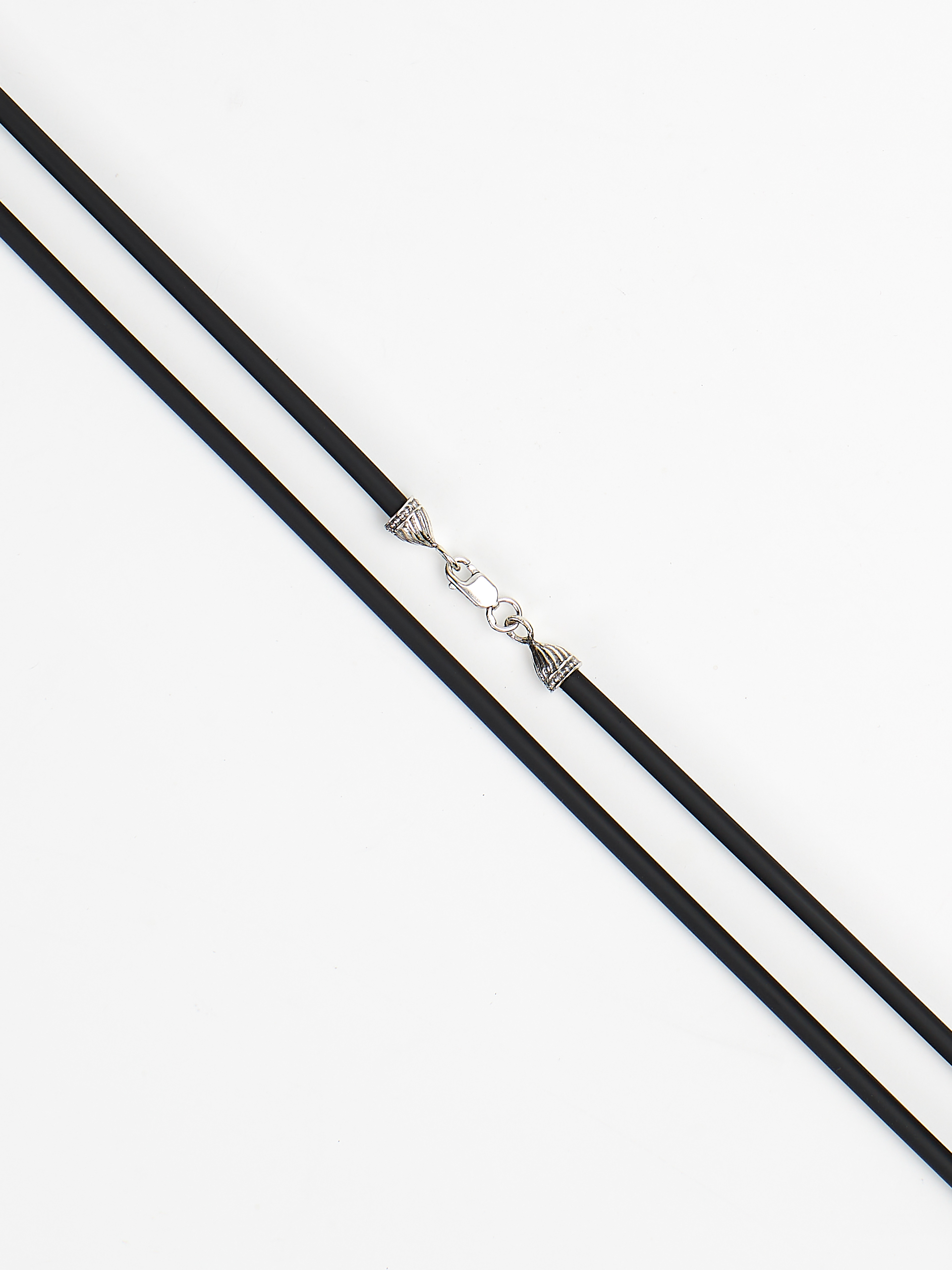 

Шнурок из серебра/каучука 40 см NoBrand 09О019459/р, 09О019459/р