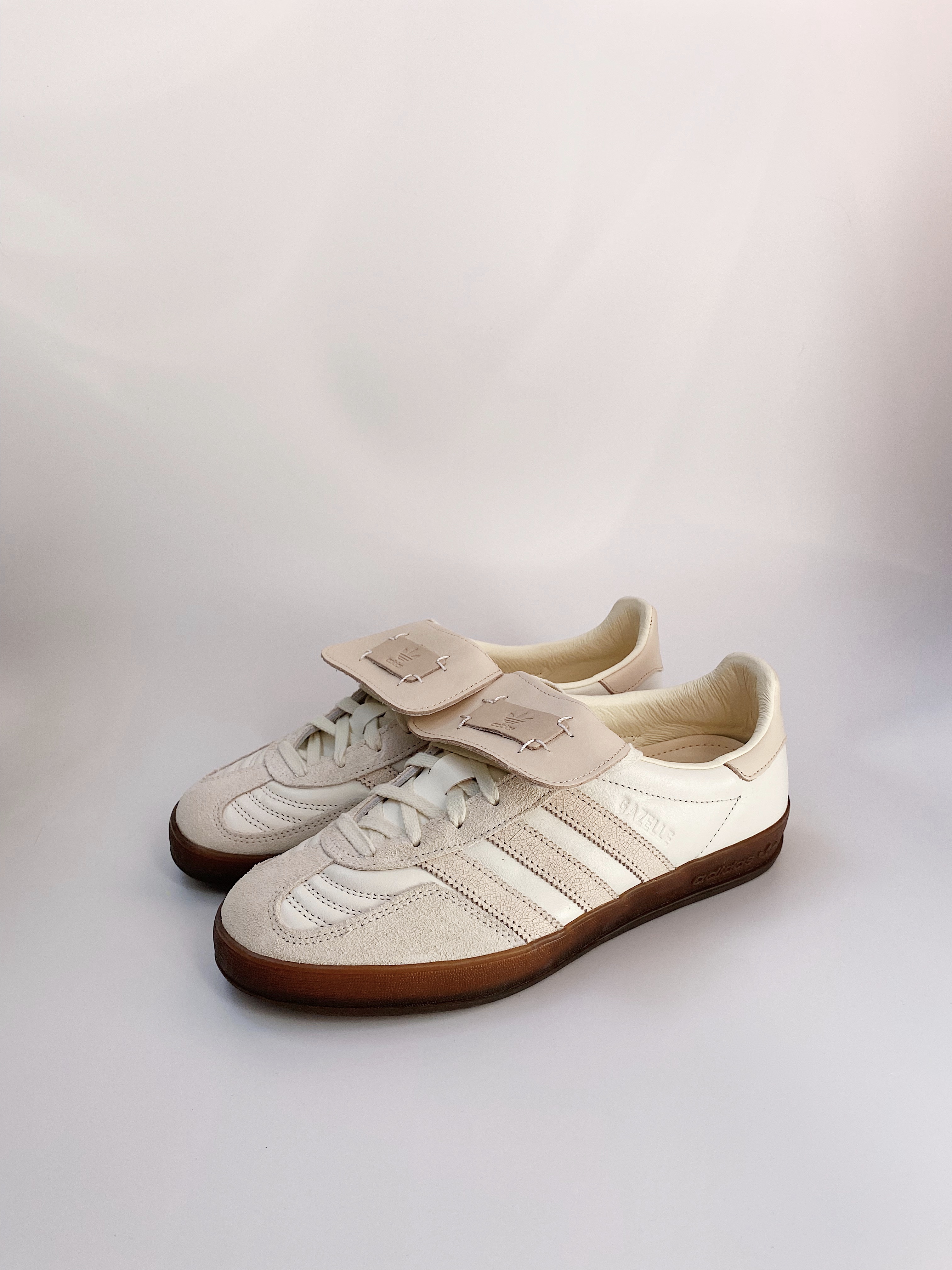 

Кеды женские Adidas Originals Foot Industry Gazelle белые 41 1/3 EU, Белый, Foot Industry Gazelle
