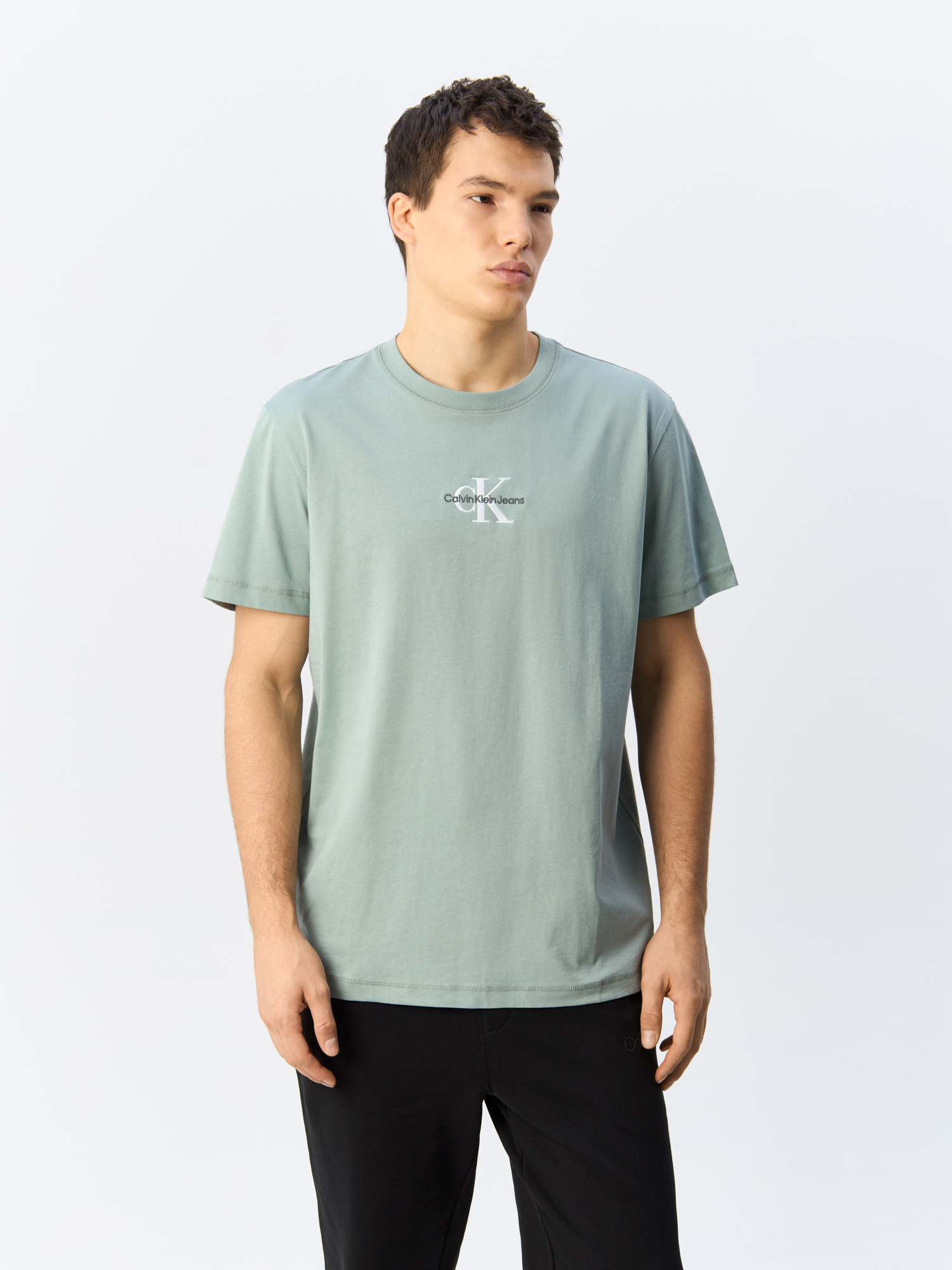

Футболка мужская Calvin Klein Jeans J30J325649 серая S, Серый, J30J325649