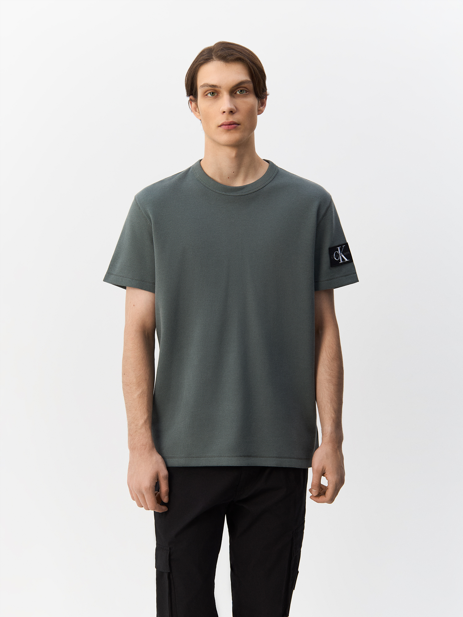 

Футболка мужская Calvin Klein Jeans J30J323489 серая S, Серый, J30J323489