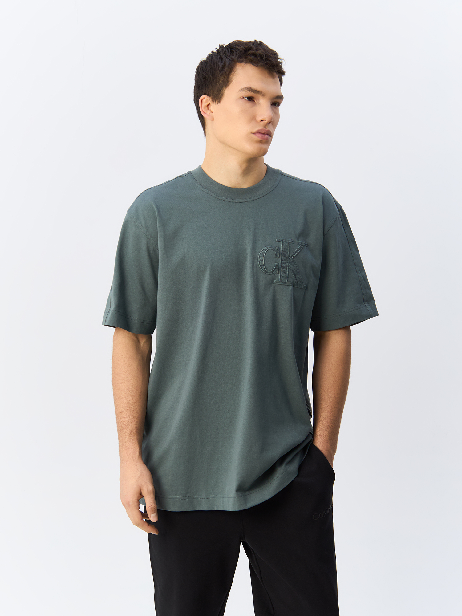 

Футболка мужская Calvin Klein Jeans J30J325657 серая S, Серый, J30J325657