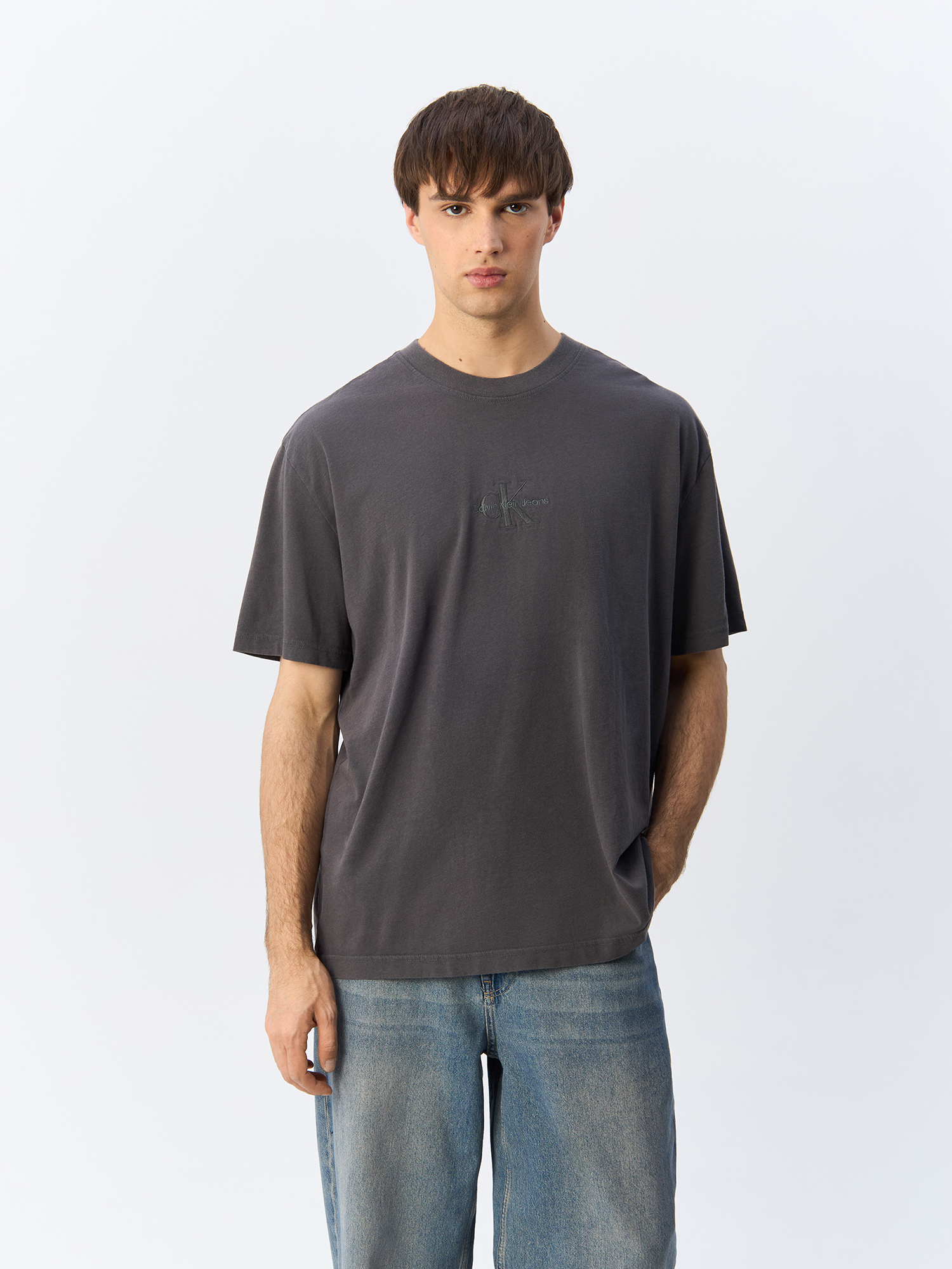 

Футболка мужская Calvin Klein Jeans J30J325650 серая 2XL, Серый, J30J325650