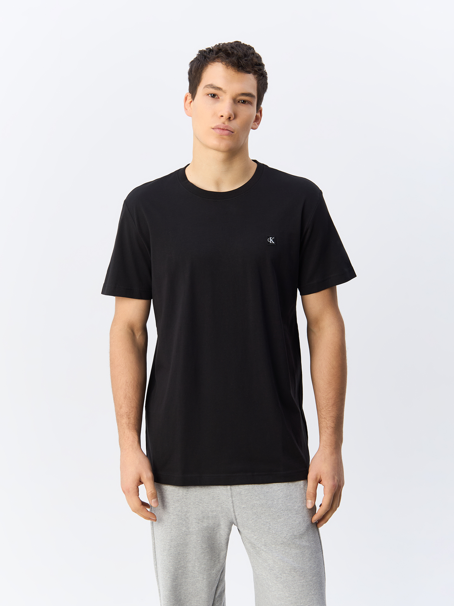 

Футболка мужская Calvin Klein Jeans J30J325268 черная L, Черный, J30J325268