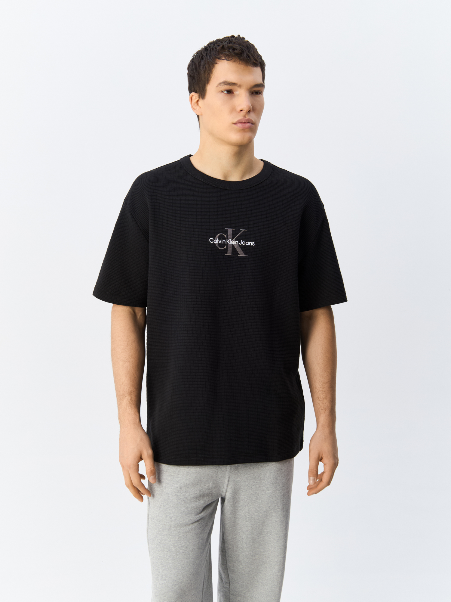 

Футболка мужская Calvin Klein Jeans J30J325645 черная S, Черный, J30J325645