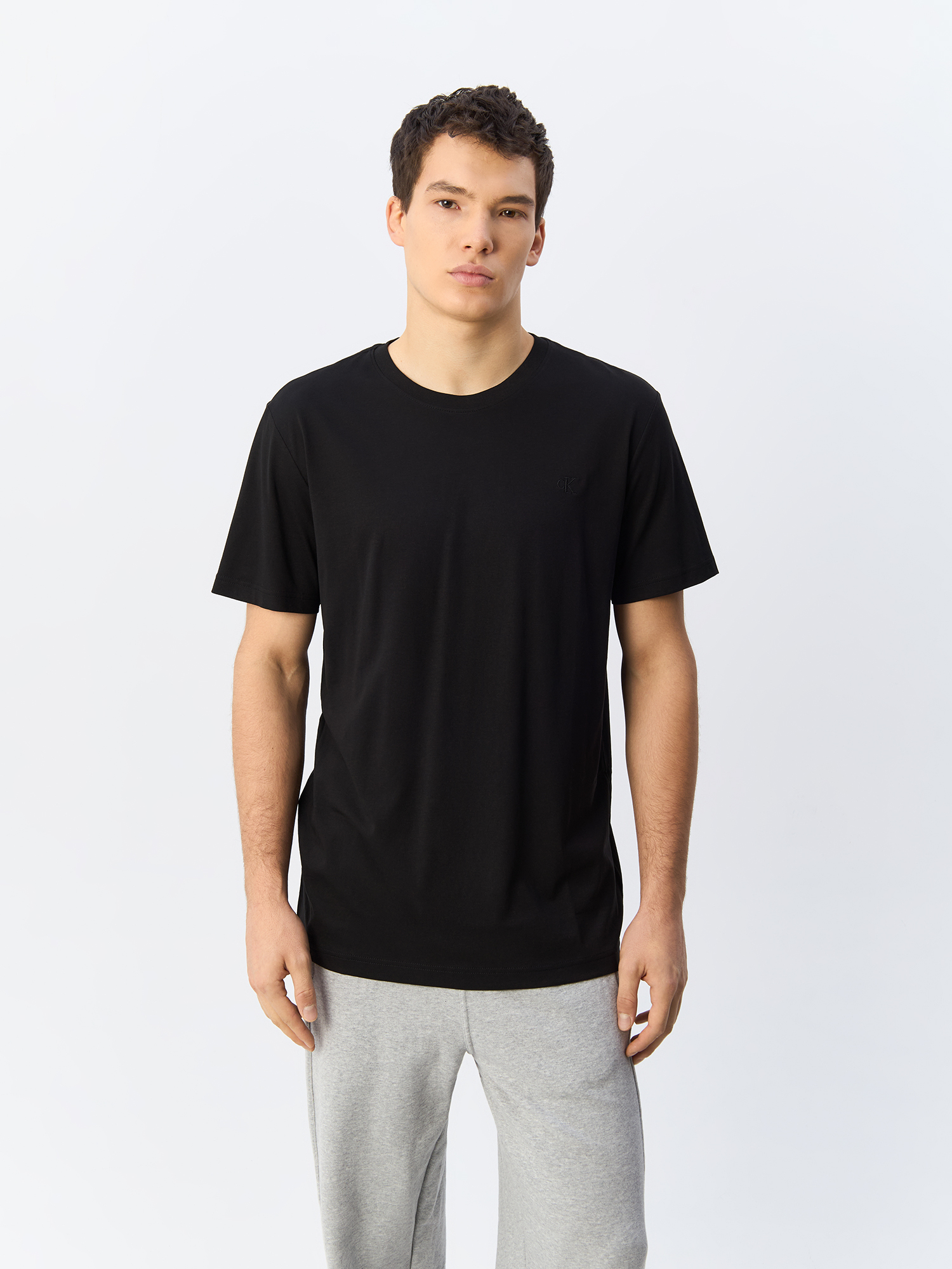 

Футболка мужская Calvin Klein Jeans J30J325654 черная XS, Черный, J30J325654