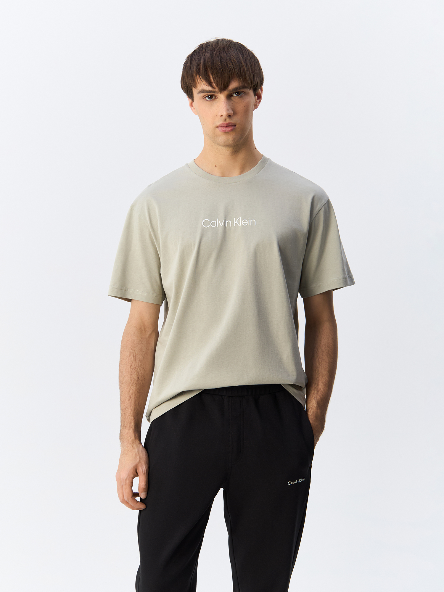 

Футболка мужская Calvin Klein K10K111346 серая 2XL, Серый, K10K111346