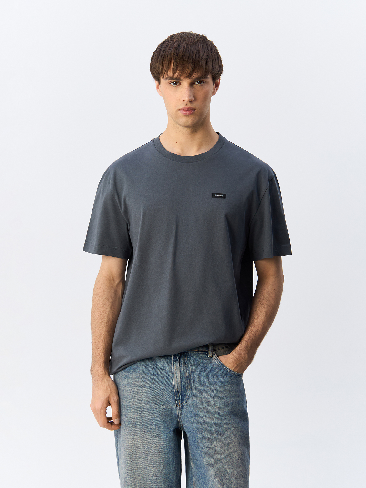 

Футболка мужская Calvin Klein K10K112749 серая XL, Серый, K10K112749