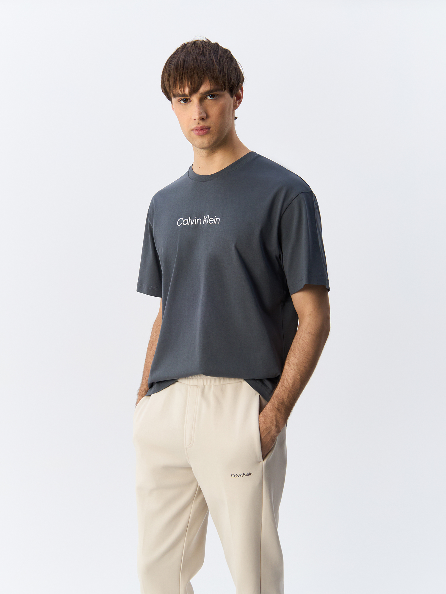

Футболка мужская Calvin Klein K10K111346 серая XS, Серый, K10K111346