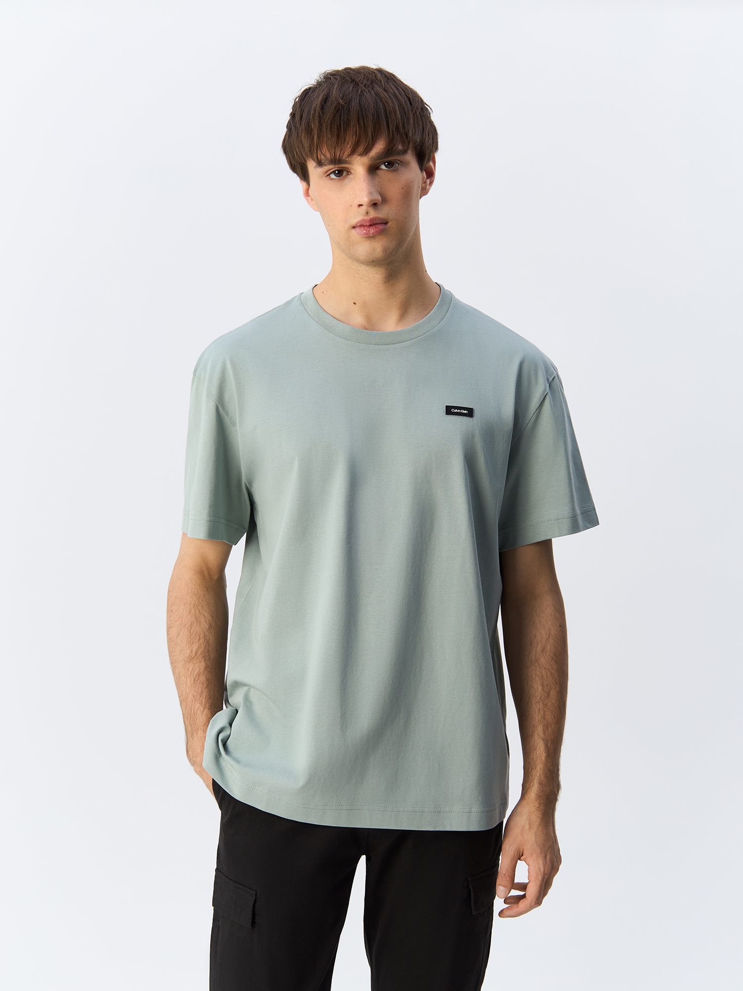 

Футболка мужская Calvin Klein K10K112749 серая 2XL, Серый, K10K112749