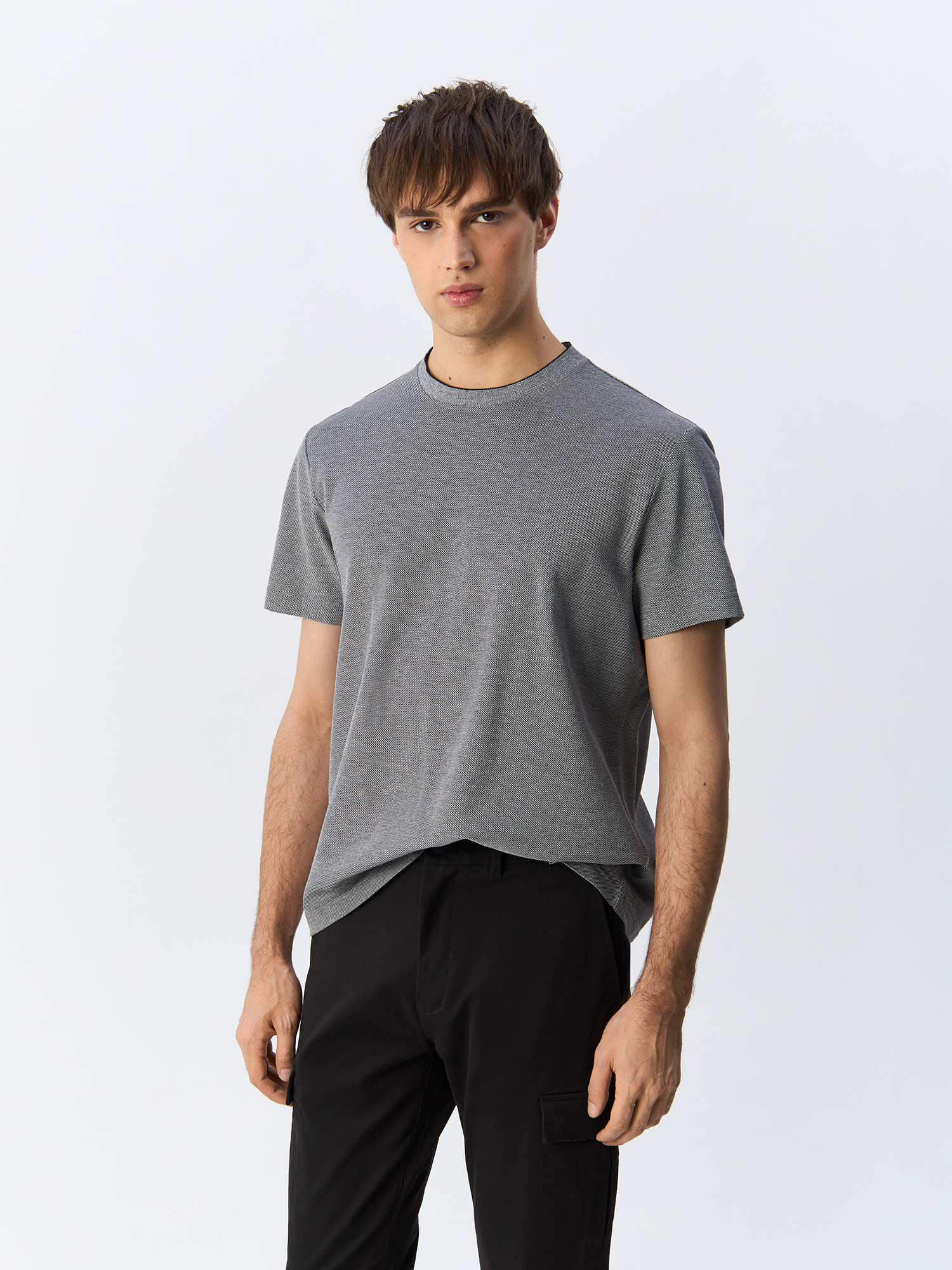 

Футболка мужская Calvin Klein K10K113245 черная S, Серый, K10K113245
