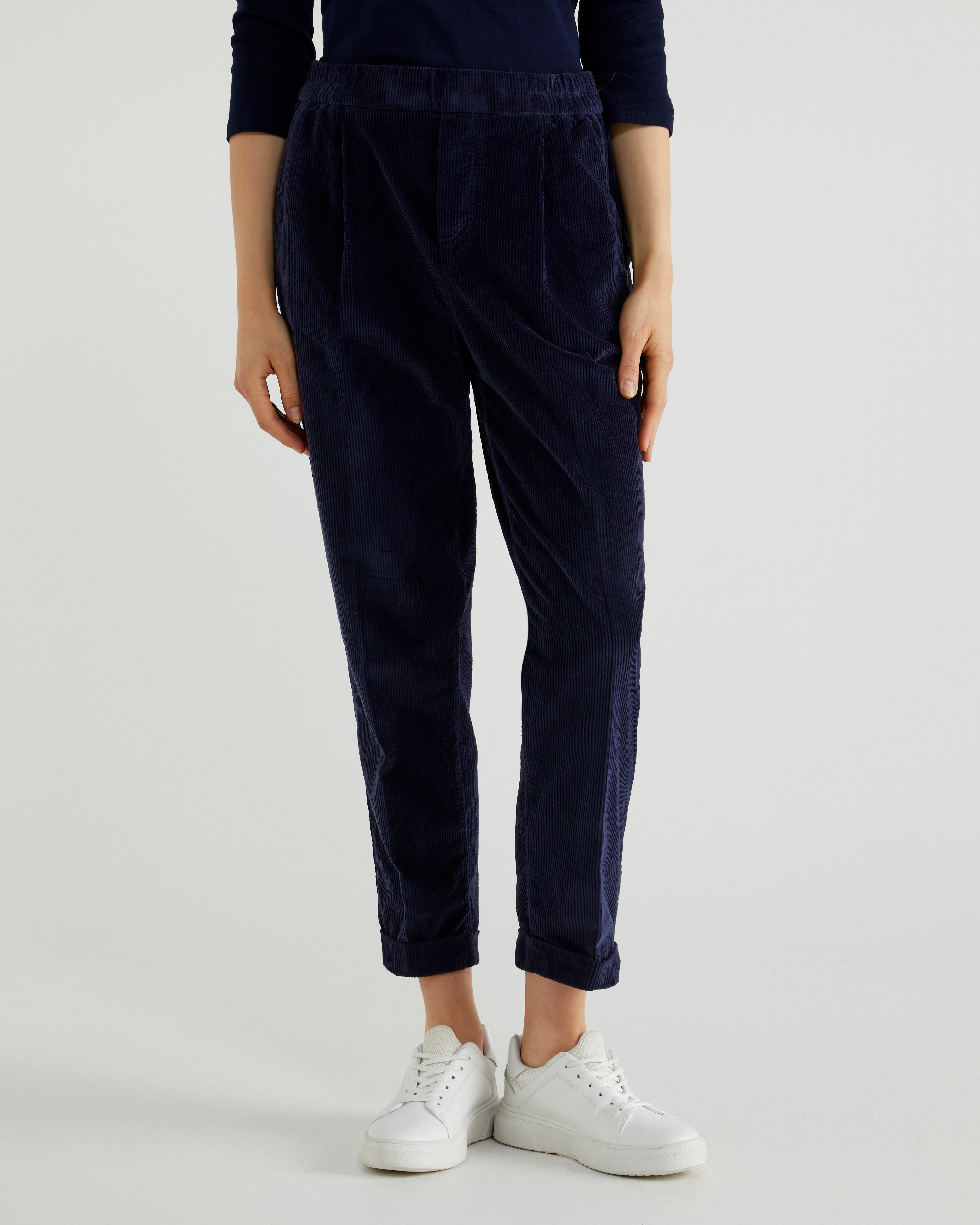 

Брюки женские United Colors of Benetton 21A_4HA2556K4 синие 2XS, 21A_4HA2556K4