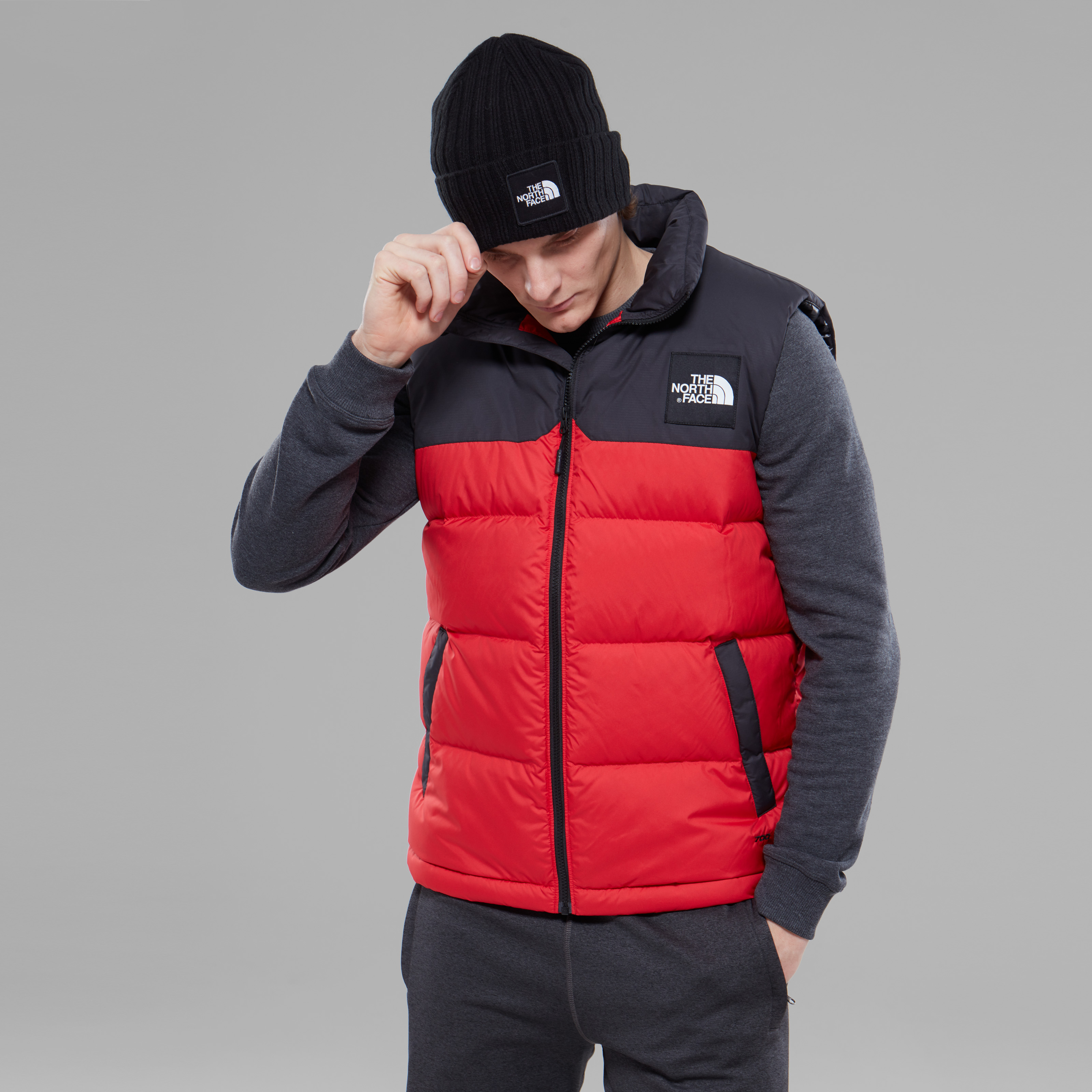 

Утепленный жилет мужской The North Face T92ZWN682 красный S, T92ZWN682