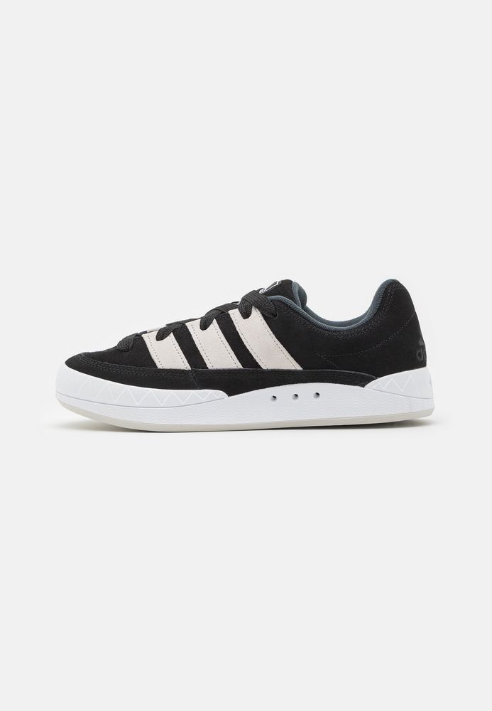 

Кеды унисекс Adidas Originals AD115O1NF черные 42 EU, Черный, AD115O1NF