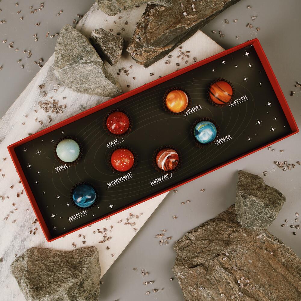 Конфеты ручной работы VioChoco Галактика черный бархатный набор, 128 г
