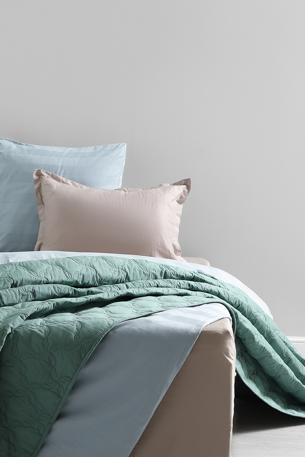 

Покрывало из сатина Sage Green, 21maison 240x260