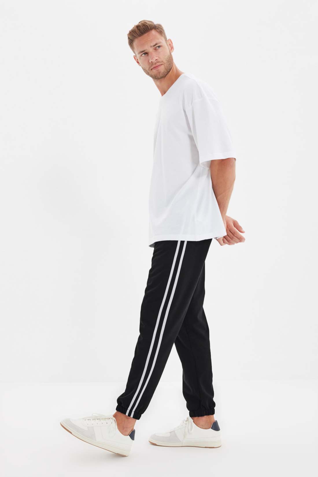 

Спортивные брюки мужские Trendyol TMNSS20EA0050 черные L, trendyol TMNSS20EA0050
