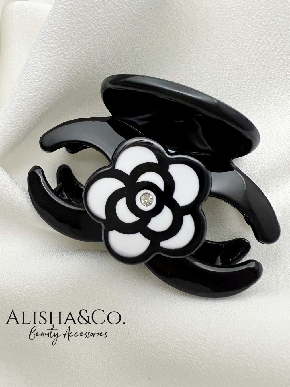 

Заколка-краб женская Alisha&Co. Коко черно-белый цветок, 1 шт, Черный, Коко