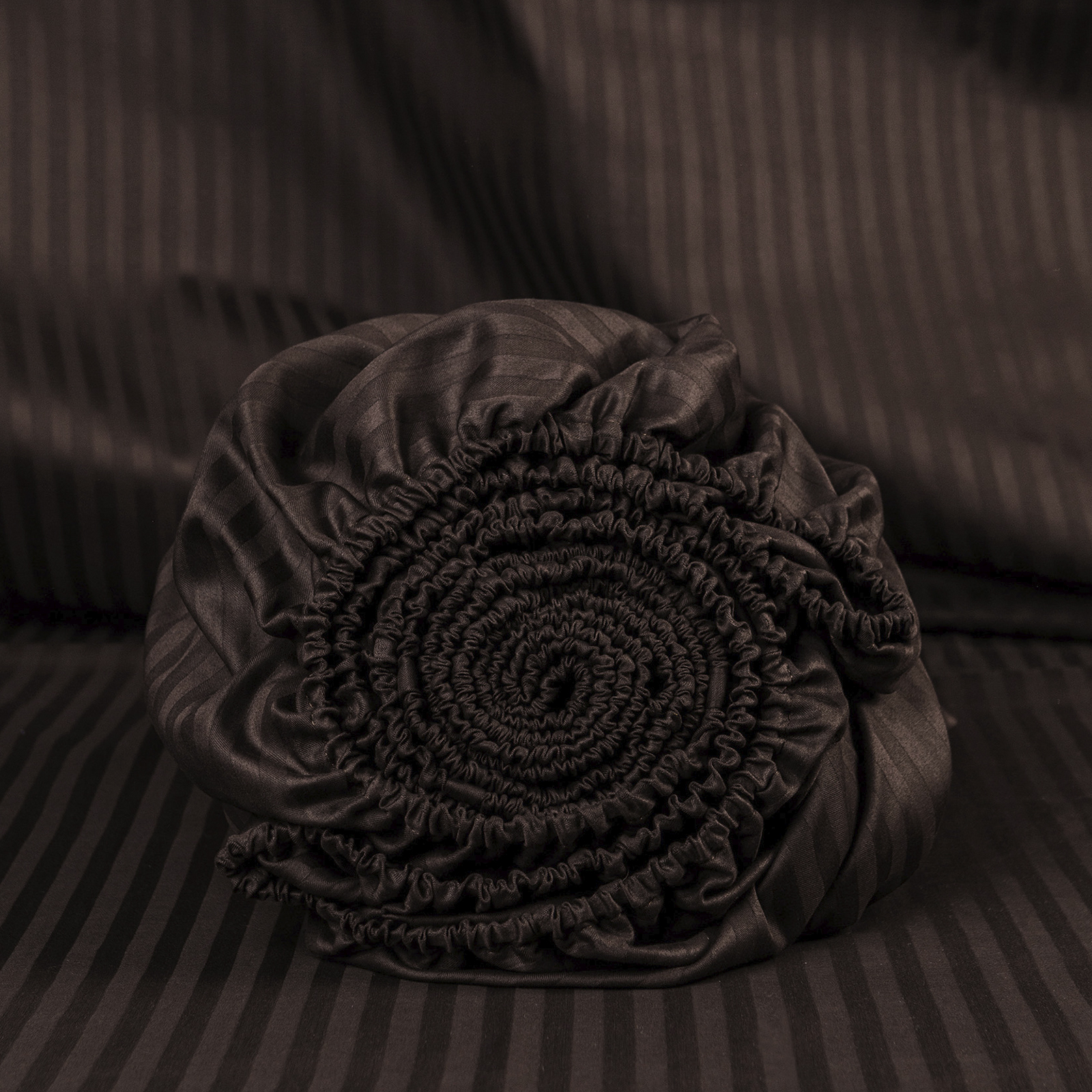 

Простынь на резинке Soft Box Каштан 200х200х25 см натяжная, страйп-сатин, SS-PROST