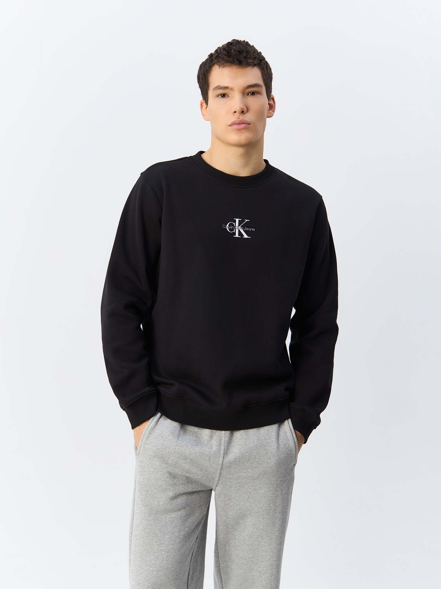 

Свитшот мужской Calvin Klein Jeans Monogrammed Sweatshirt J30J325630 черный S, Monogrammed Sweatshirt