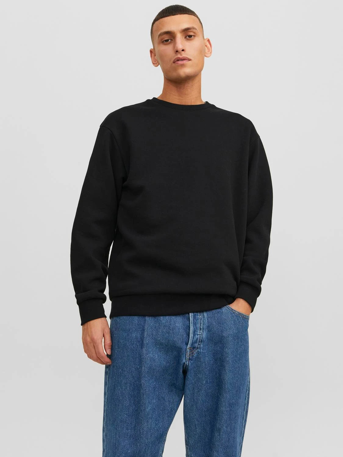 Свитшот мужской Jack Jones Plain Crew neck Sweatshirt 12249341 черный L 3590₽