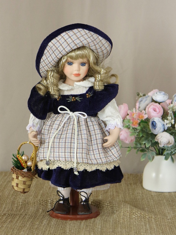 Кукла фарфоровая Devere 12' на подставке KSVA-YF-12664