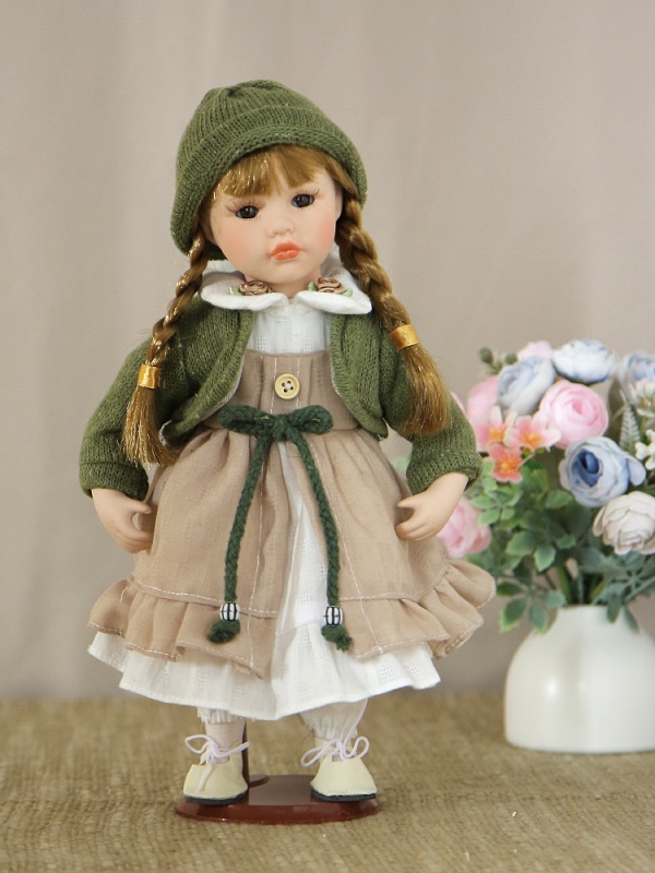 Кукла фарфоровая Devere 12' на подставке KSVA-YF-12659
