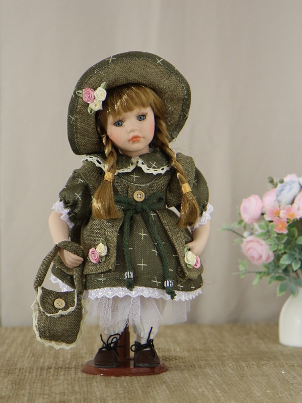 Кукла фарфоровая Devere 12' на подставке KSVA-YF-12639