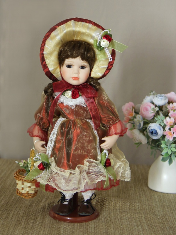 Кукла фарфоровая Devere 12' на подставке KSVA-YF-12501