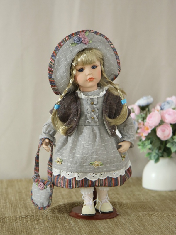 Кукла фарфоровая Devere 12' на подставке KSVA-YF-12423