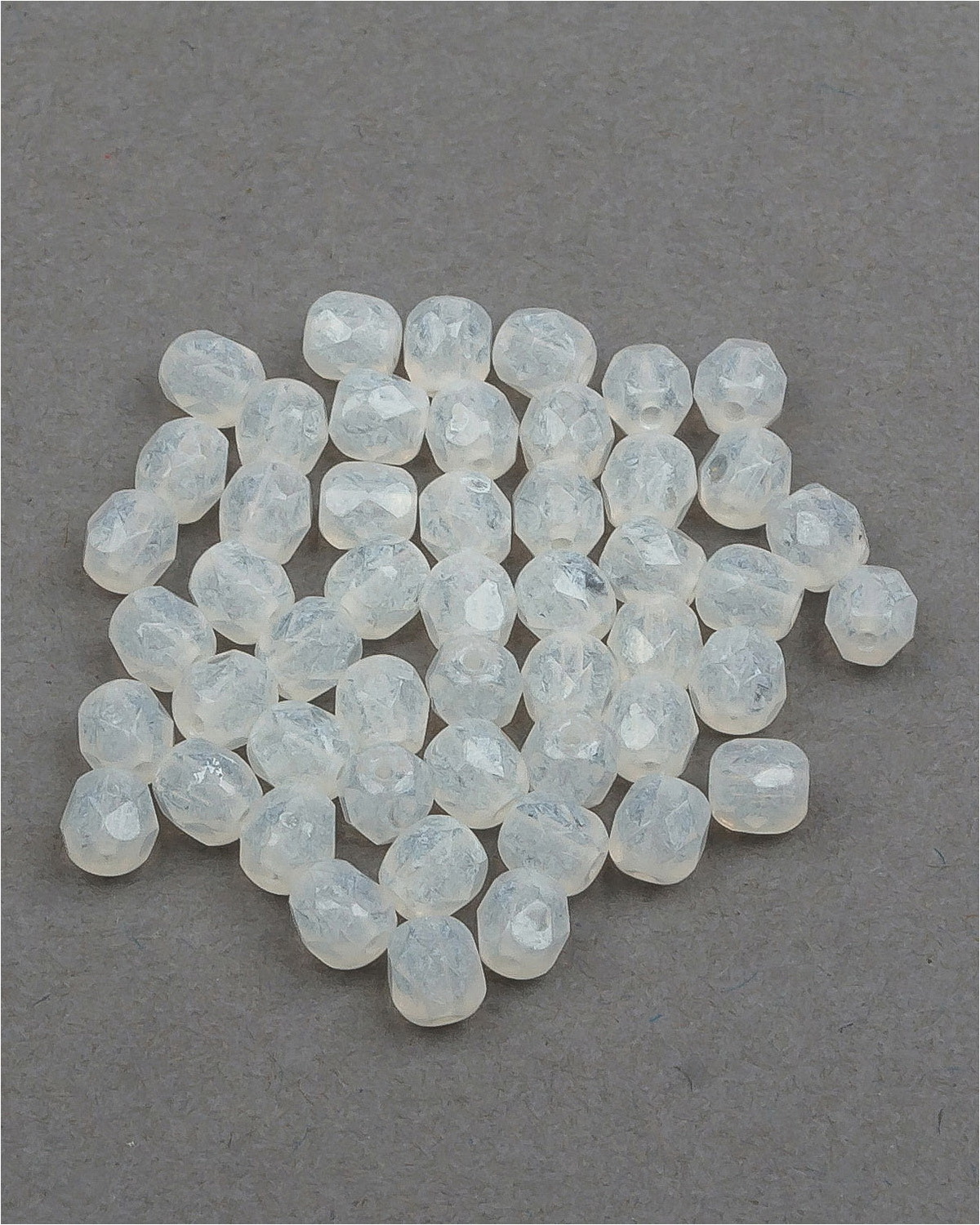 

Стеклянные чешские бусины Fire polished beads ганеные круглые 4 мм Crystal 20046 50шт, Белый, FP-4