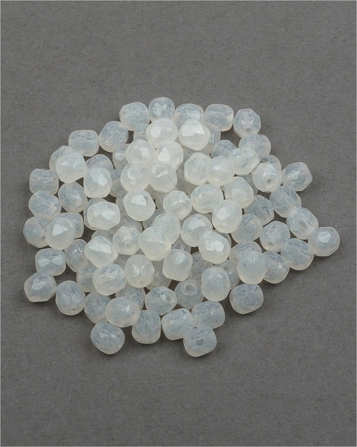 

Стеклянные чешские бусины Fire polished beads ганеные круглые 4 мм Crystal 20046 100шт, Белый, FP-4