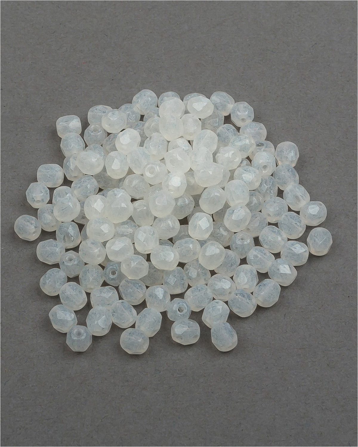 

Стеклянные чешские бусины Fire polished beads ганеные круглые 4 мм Crystal 20046 150шт, Белый, FP-4