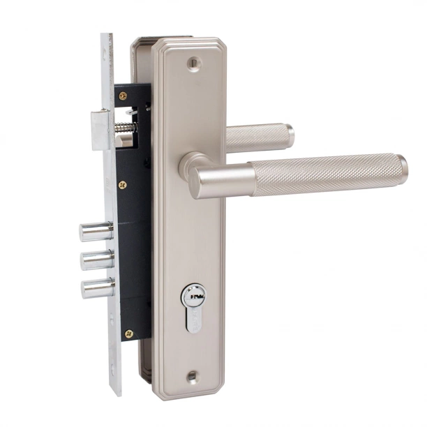 

Комплект замок + ручка + цилиндр Булат 31х31 мм 5 ключей никель, Коричневый