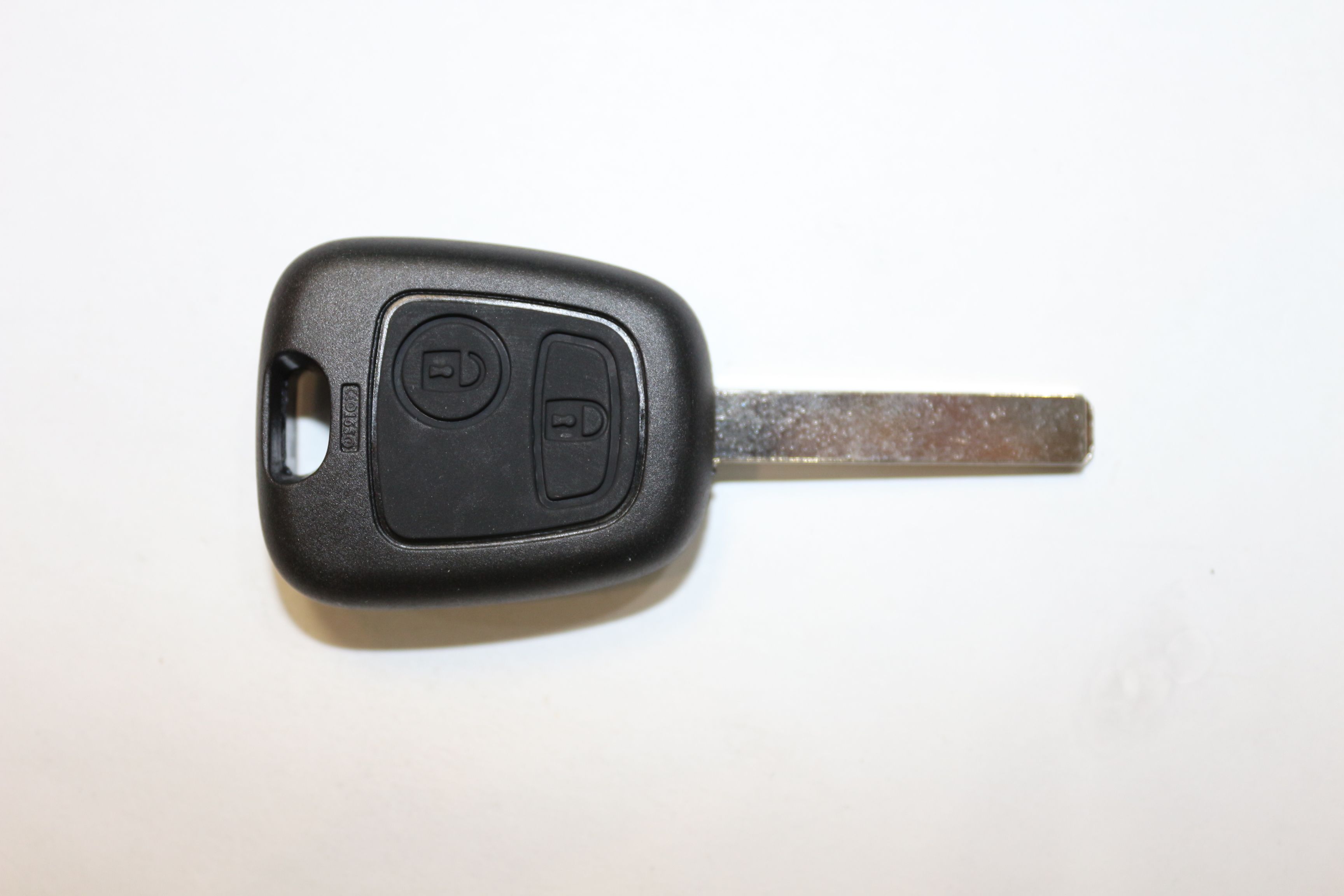 

Ключ зажигания Autokey, заготовка для Peugeot, дист. в сборе (2 кнопки,ПАЗ), Для разных моделей автомобилей Peugeot