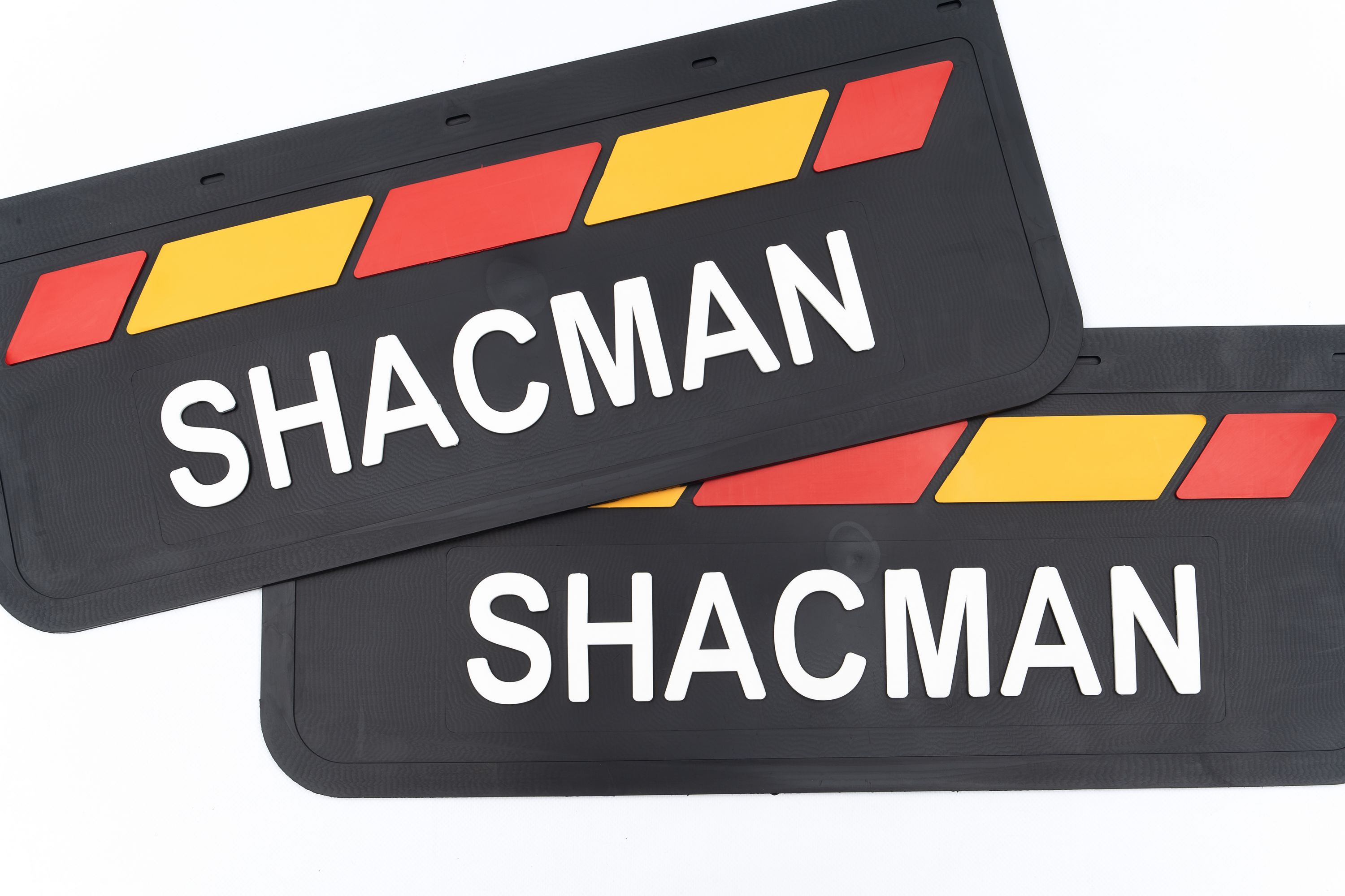 

Комплект брызговикиов SHACMAN LUX PRO с белой надписью и красно-желтой