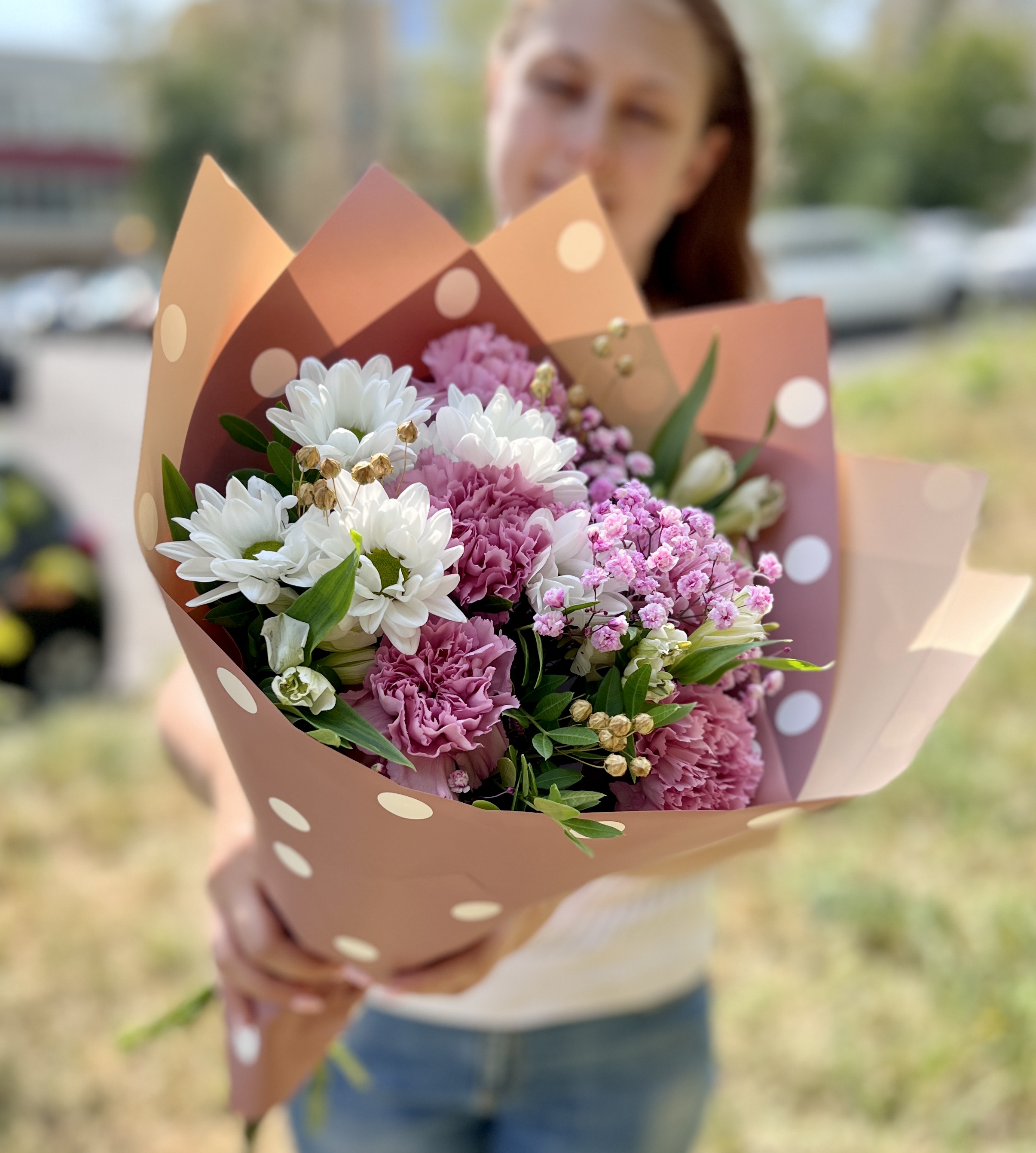 

Букет цветов ОкЦветок альстромерия гипсофила лен хризантема 25 см x 40 см разноцветный, Комплимент