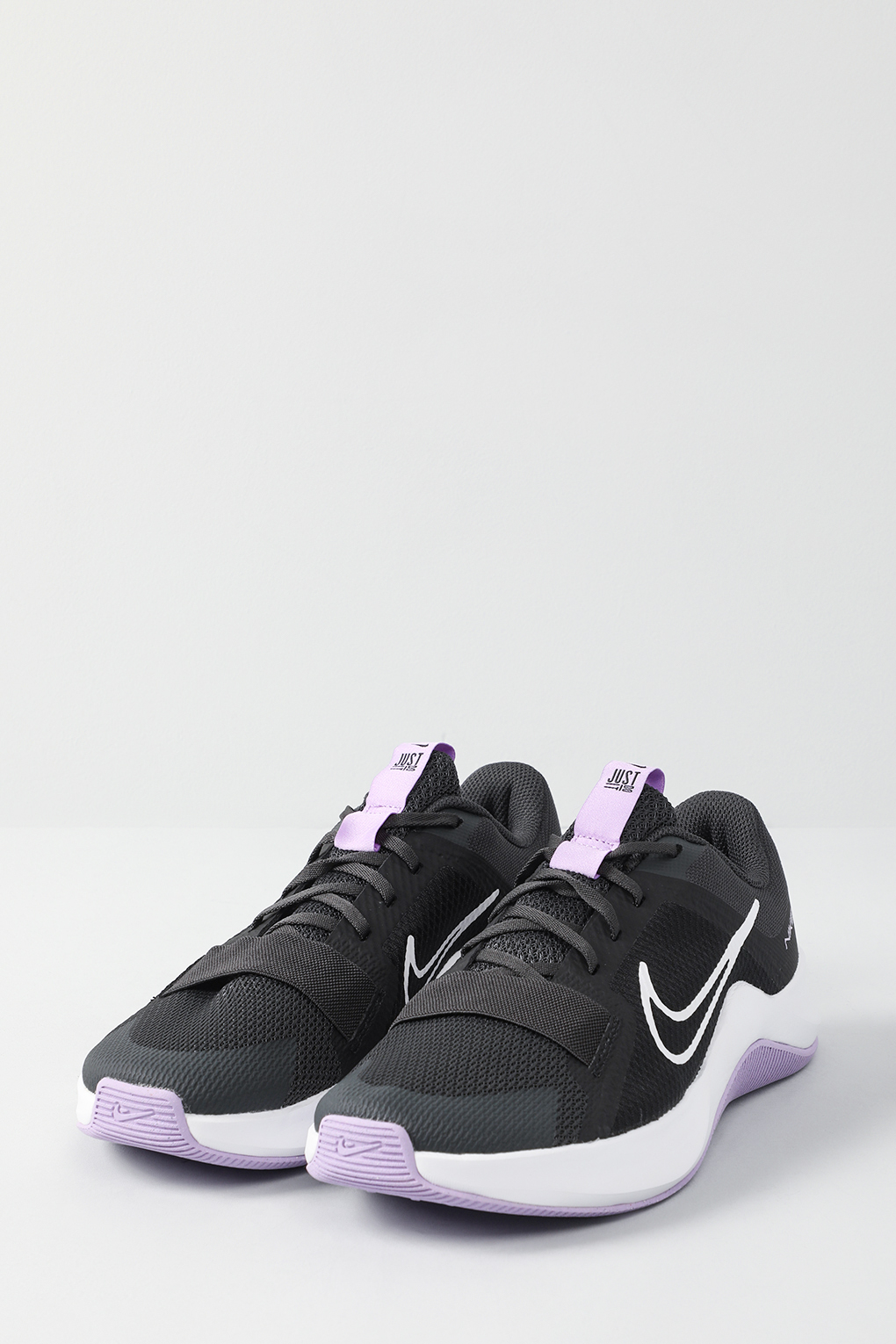 

Кроссовки женские Nike DM0824 черные 8.5 US, Черный, DM0824