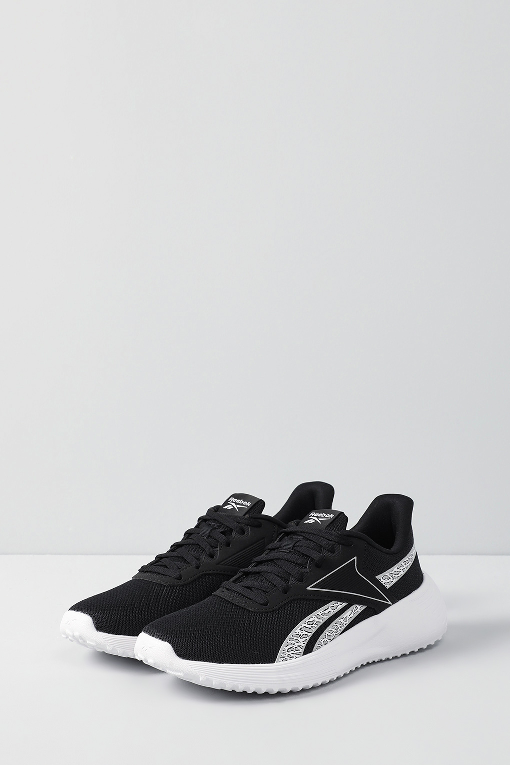 

Кроссовки женские Reebok 100033953 черные 6 US, Черный, 100033953