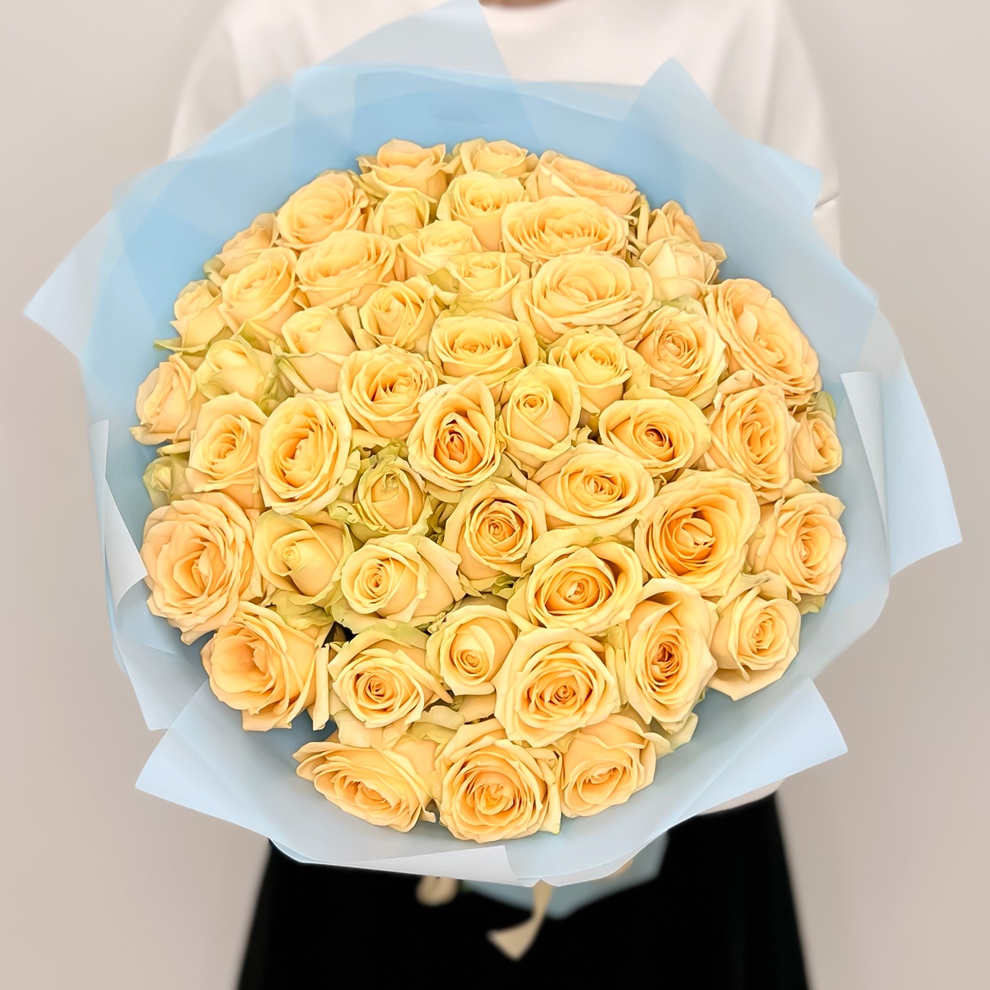 

Монобукет Лэтуаль Flowers роза 40 см 51 шт. кремовый Праздничный FLW001202, Праздничный