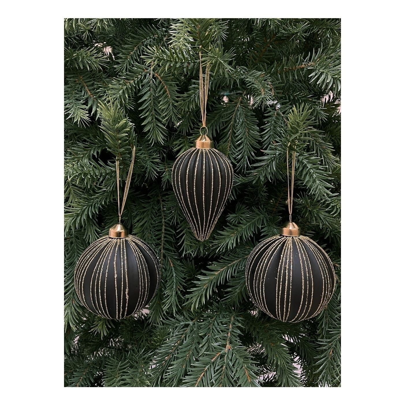 

Елочный шар Christmas DeLuxe Капля черный с золотом 10 см, Черный;золотистый