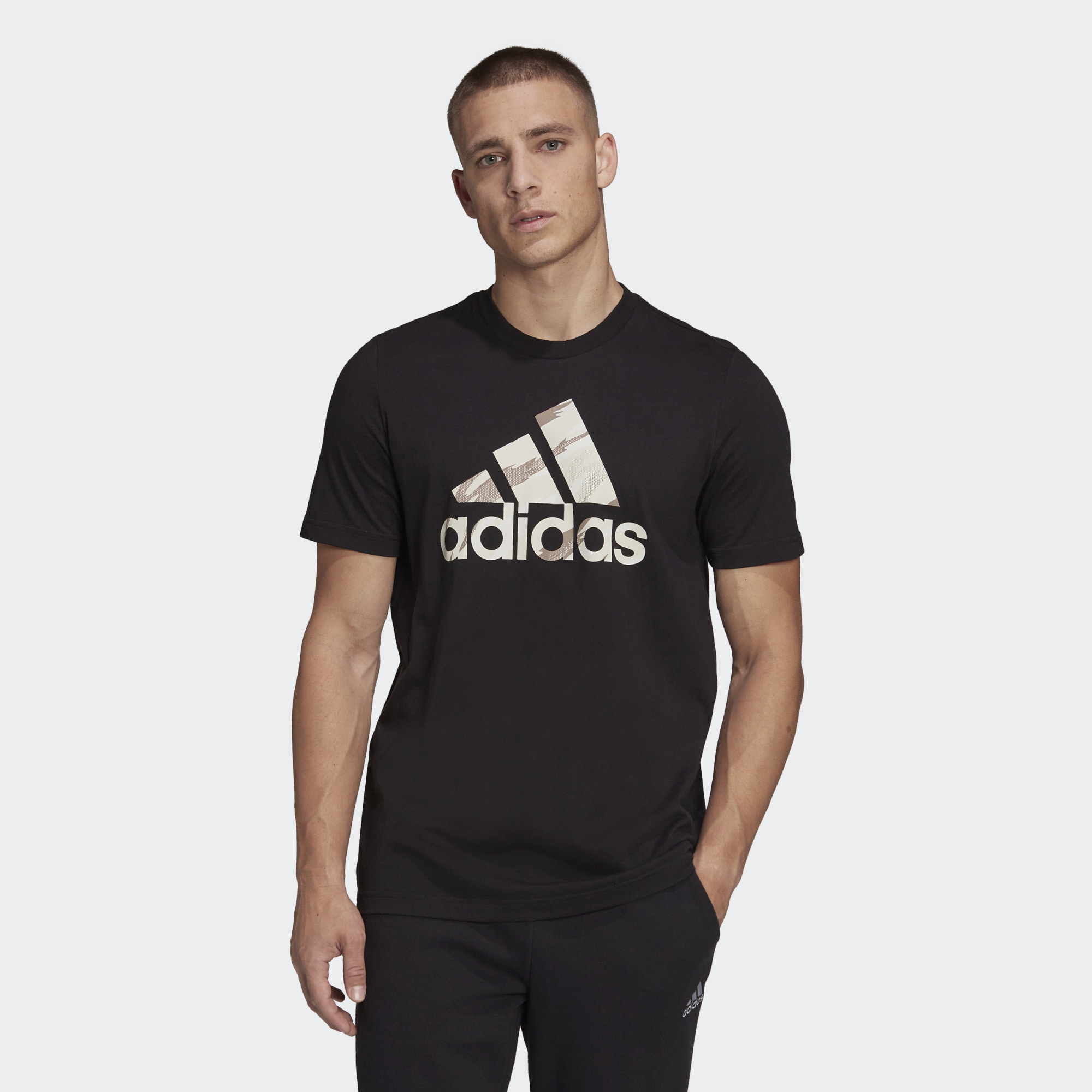 

Футболка мужская Adidas HE1876 черная M, HE1876