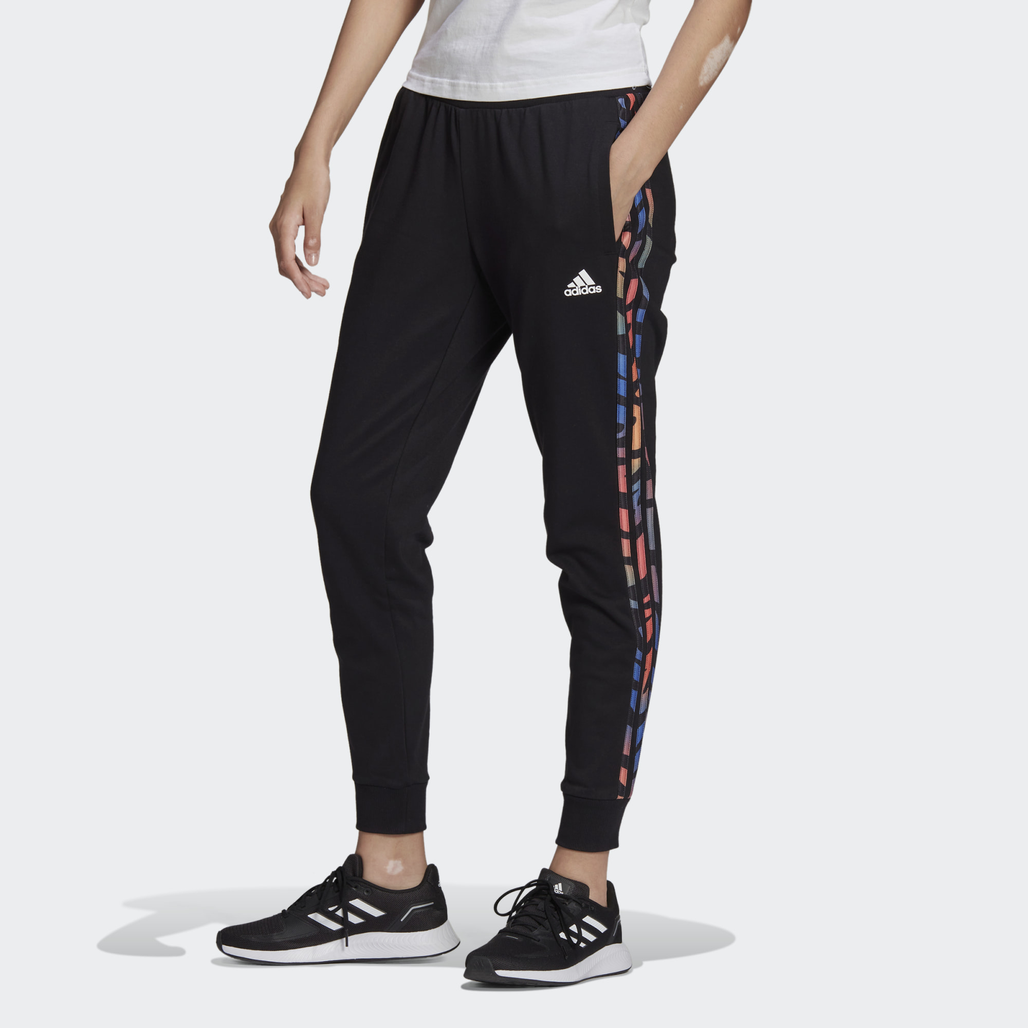 

Спортивные брюки женские Adidas HC1898 черные S, HC1898